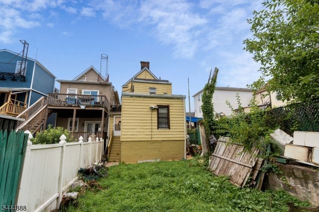65 Taylor St, Newark City, NJ 07104