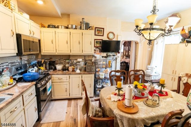 65 Taylor St, Newark City, NJ 07104
