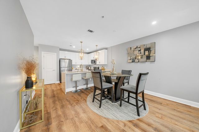 2 Harvest Dr 108, North Andover, MA 01845