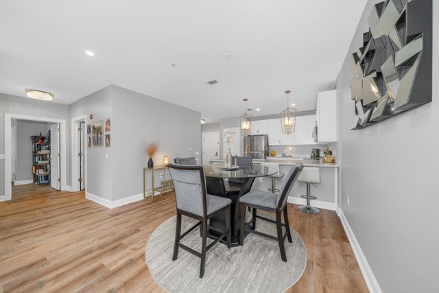 2 Harvest Dr 108, North Andover, MA 01845