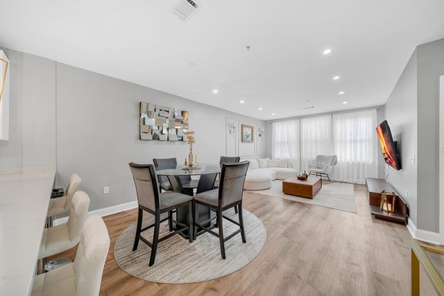 2 Harvest Dr 108, North Andover, MA 01845