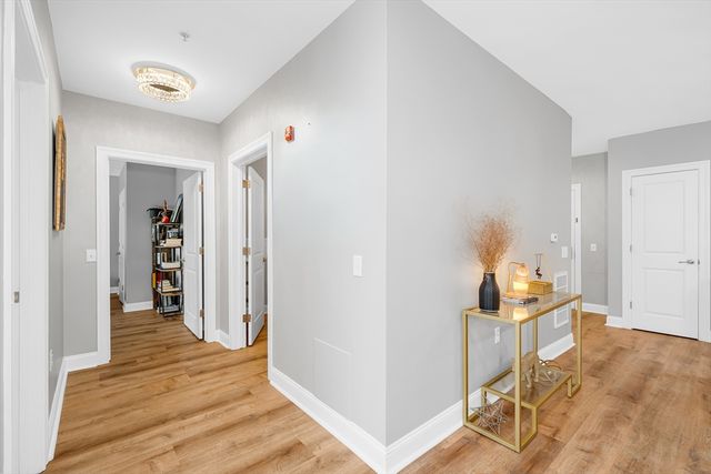 2 Harvest Dr 108, North Andover, MA 01845