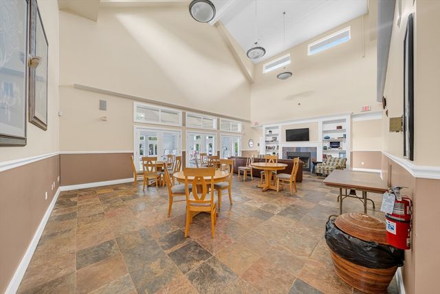 2 Harvest Dr 108, North Andover, MA 01845