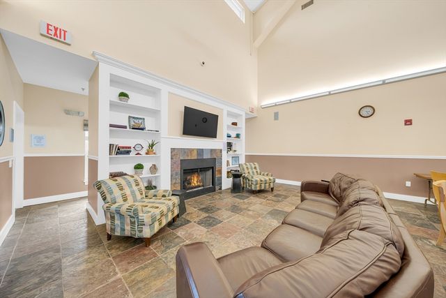 2 Harvest Dr 108, North Andover, MA 01845