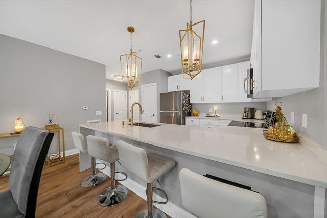 2 Harvest Dr 108, North Andover, MA 01845