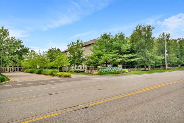 2 Harvest Dr 108, North Andover, MA 01845