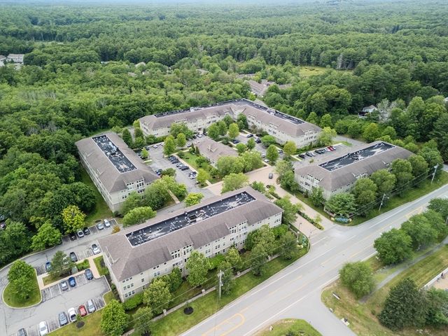 2 Harvest Dr 108, North Andover, MA 01845