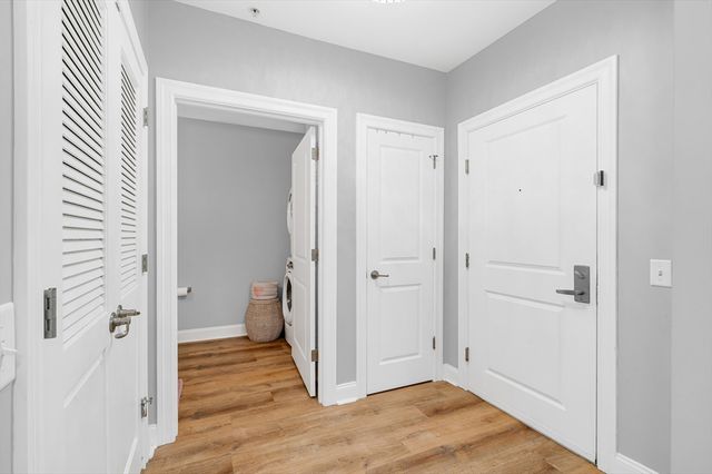 2 Harvest Dr 108, North Andover, MA 01845