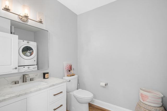 2 Harvest Dr 108, North Andover, MA 01845