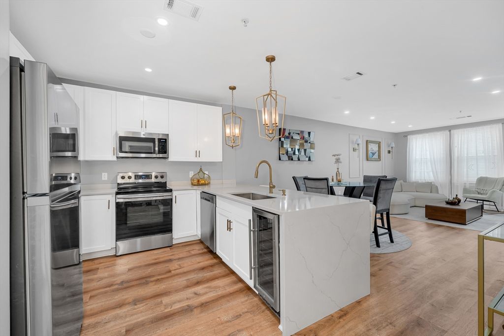2 Harvest Dr 108, North Andover, MA 01845