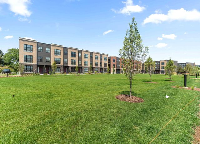 323 Summit Circle, Lombard, IL 60148