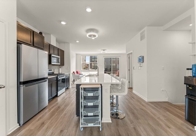 323 Summit Circle, Lombard, IL 60148