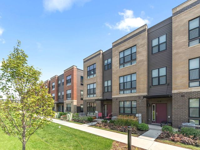 323 Summit Circle, Lombard, IL 60148