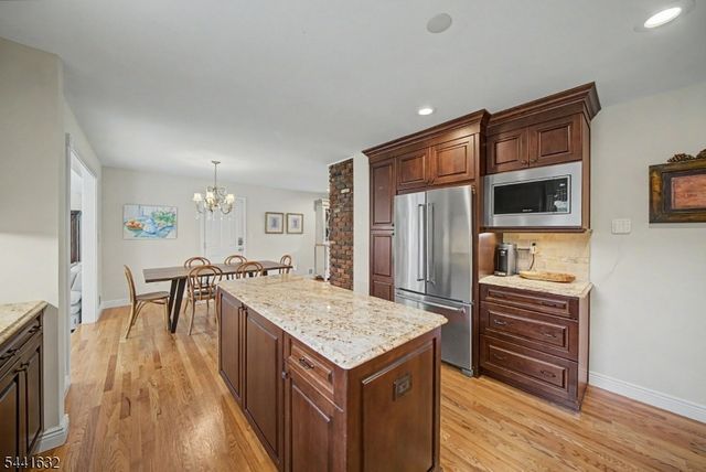 25 Lord Stirling Dr, Parsippany-troy Hills Twp., NJ 07054