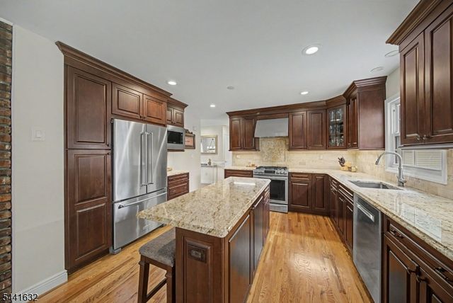 25 Lord Stirling Dr, Parsippany-troy Hills Twp., NJ 07054