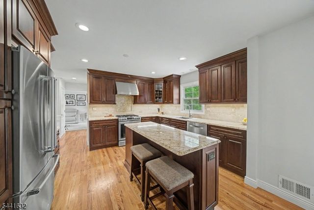 25 Lord Stirling Dr, Parsippany-troy Hills Twp., NJ 07054