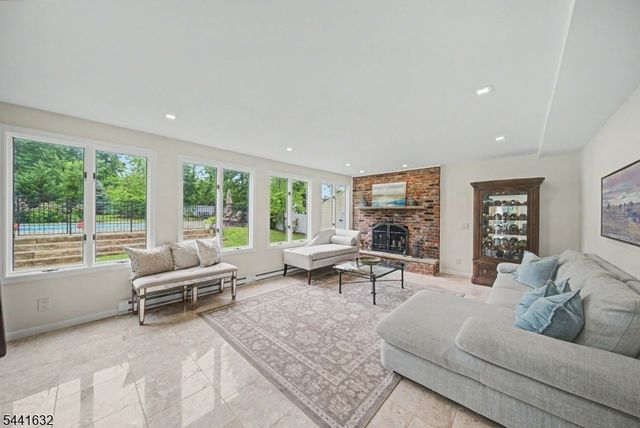 25 Lord Stirling Dr, Parsippany-troy Hills Twp., NJ 07054