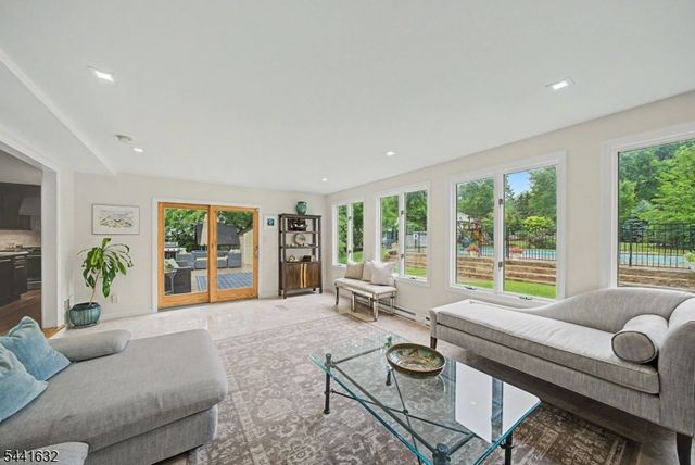 25 Lord Stirling Dr, Parsippany-troy Hills Twp., NJ 07054