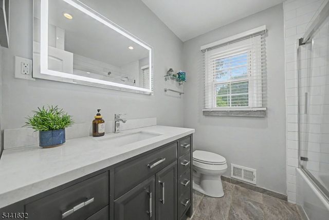 25 Lord Stirling Dr, Parsippany-troy Hills Twp., NJ 07054
