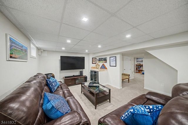 25 Lord Stirling Dr, Parsippany-troy Hills Twp., NJ 07054