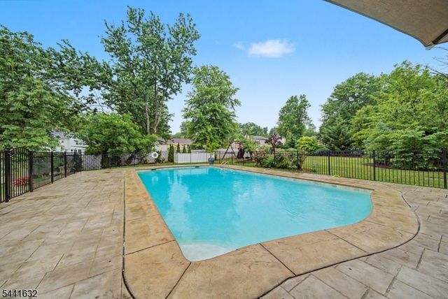 25 Lord Stirling Dr, Parsippany-troy Hills Twp., NJ 07054