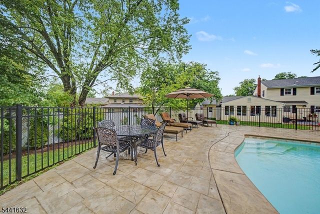 25 Lord Stirling Dr, Parsippany-troy Hills Twp., NJ 07054