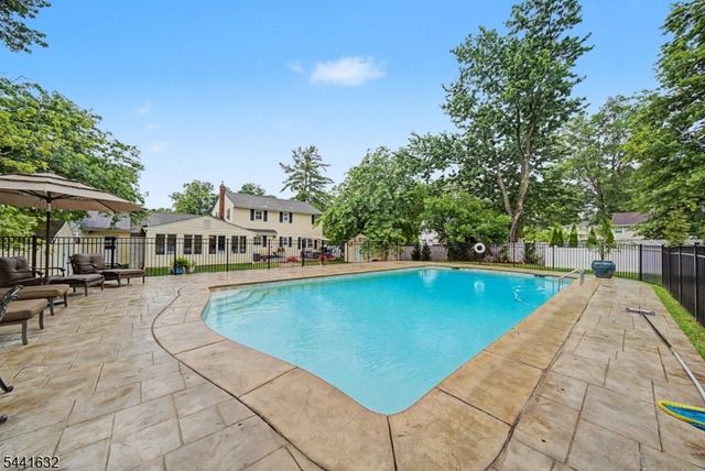 25 Lord Stirling Dr, Parsippany-troy Hills Twp., NJ 07054