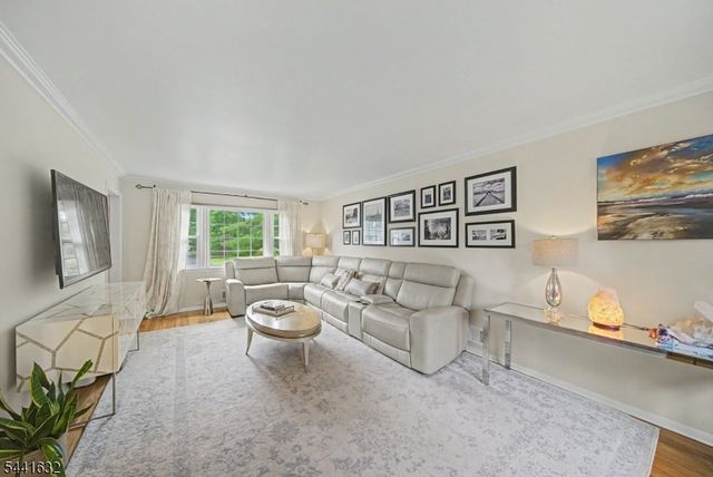 25 Lord Stirling Dr, Parsippany-troy Hills Twp., NJ 07054