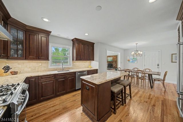 25 Lord Stirling Dr, Parsippany-troy Hills Twp., NJ 07054