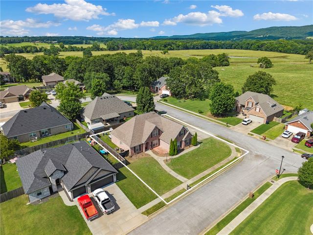 1690 Colonel Bartow Drive, Prairie Grove, AR 72753