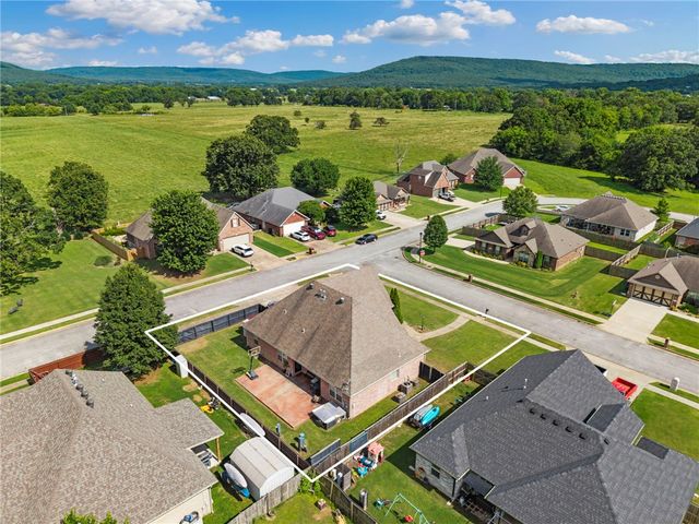 1690 Colonel Bartow Drive, Prairie Grove, AR 72753
