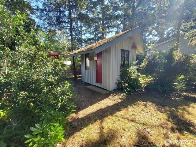 1000 Mt.Olympus Avenue SE, Ocean Shores, WA 98569