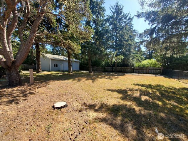 1000 Mt.Olympus Avenue SE, Ocean Shores, WA 98569