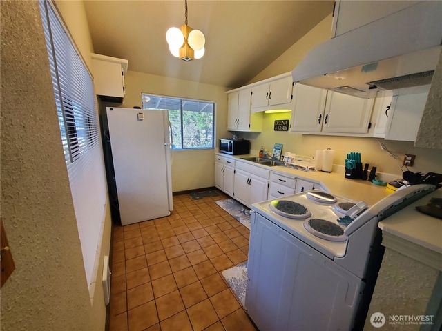 1000 Mt.Olympus Avenue SE, Ocean Shores, WA 98569