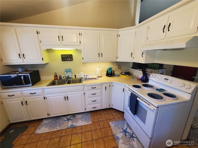 1000 Mt.Olympus Avenue SE, Ocean Shores, WA 98569