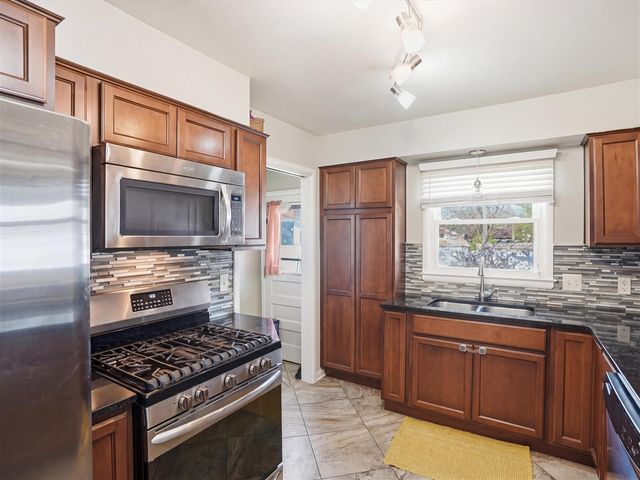 1181 Kay Parkway, Ann Arbor, MI 48103