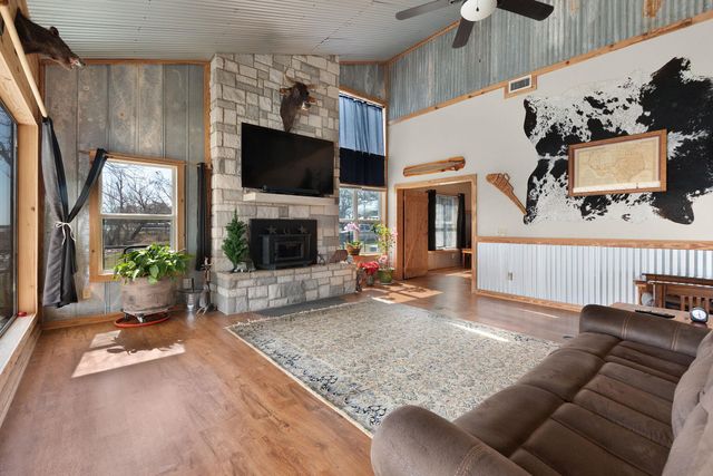 303 Lakeshore LOOP, Tow, TX 78672