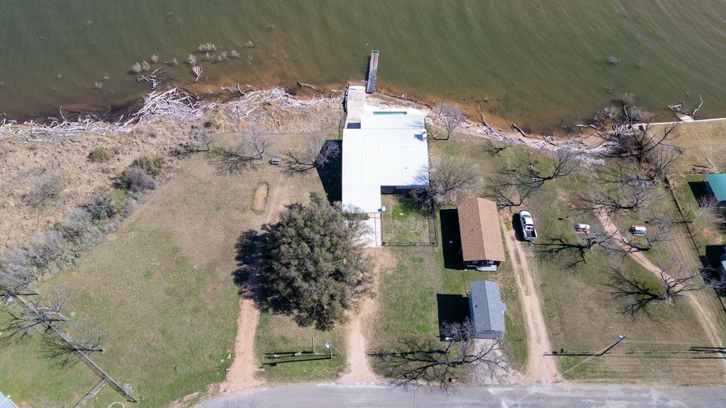 303 Lakeshore LOOP, Tow, TX 78672