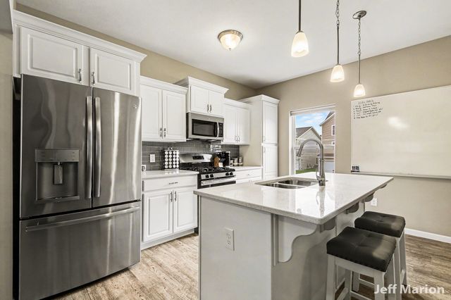2125 Kensington Park Circle, Holland City, MI 49423