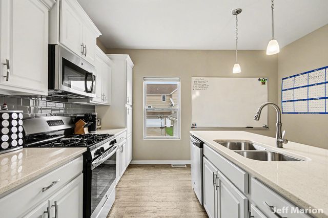 2125 Kensington Park Circle, Holland City, MI 49423