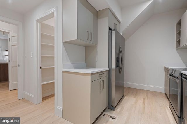 10821 BARN WOOD LN, Potomac, MD 20854