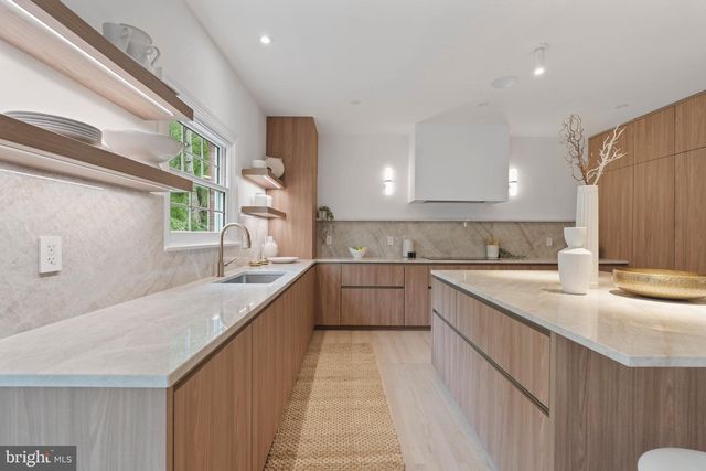 10821 BARN WOOD LN, Potomac, MD 20854