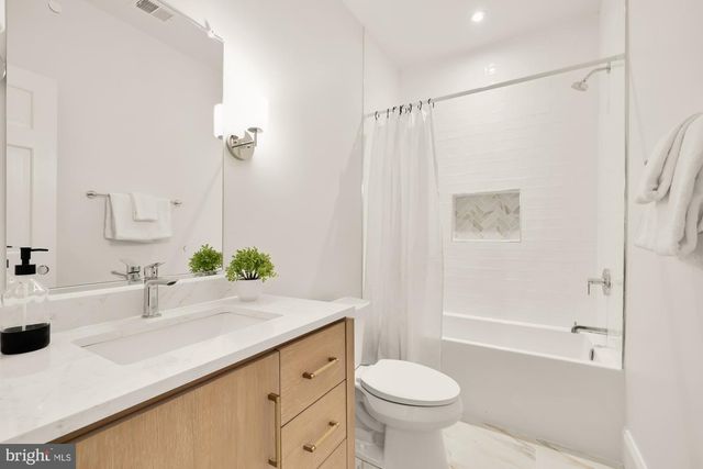 10821 BARN WOOD LN, Potomac, MD 20854