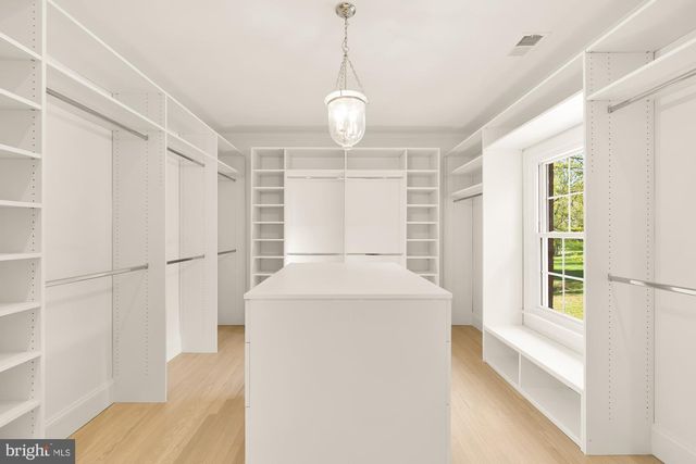 10821 BARN WOOD LN, Potomac, MD 20854