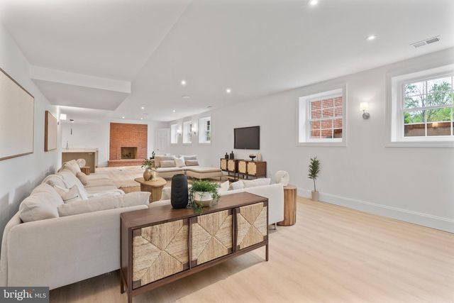 10821 BARN WOOD LN, Potomac, MD 20854