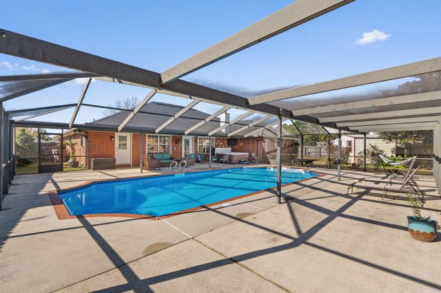 2314 Miami Court, Navarre, FL 32566