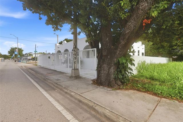 1909 NW 62nd St, Miami, FL 33147