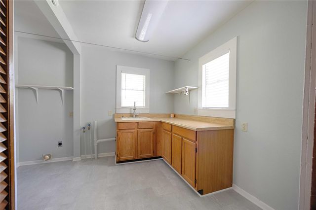3814 Maeker RD, Flatonia, TX 78941