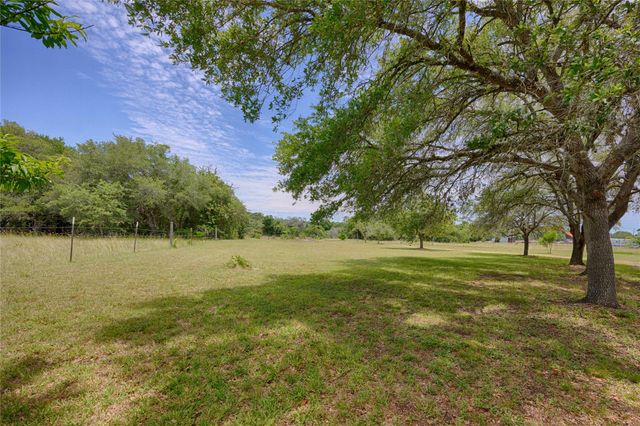 3814 Maeker RD, Flatonia, TX 78941