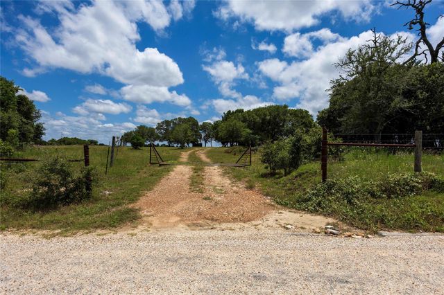 3814 Maeker RD, Flatonia, TX 78941